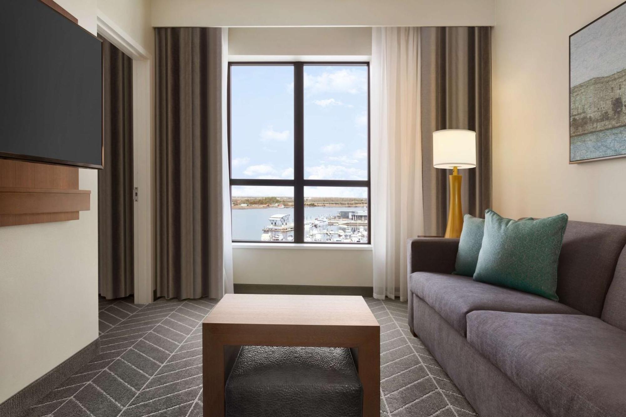 Embassy By Hilton Riverfront 4*