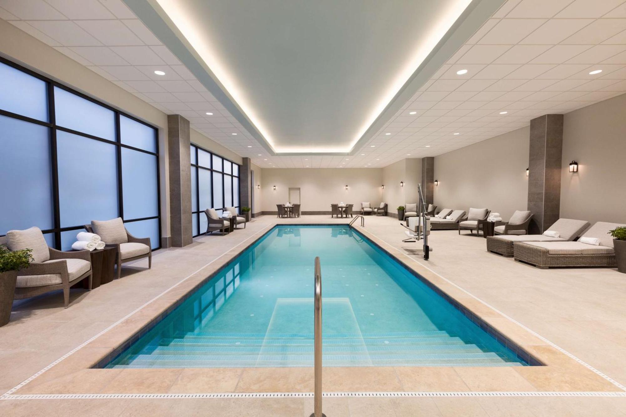 Hotel Embassy By Hilton Riverfront 4*