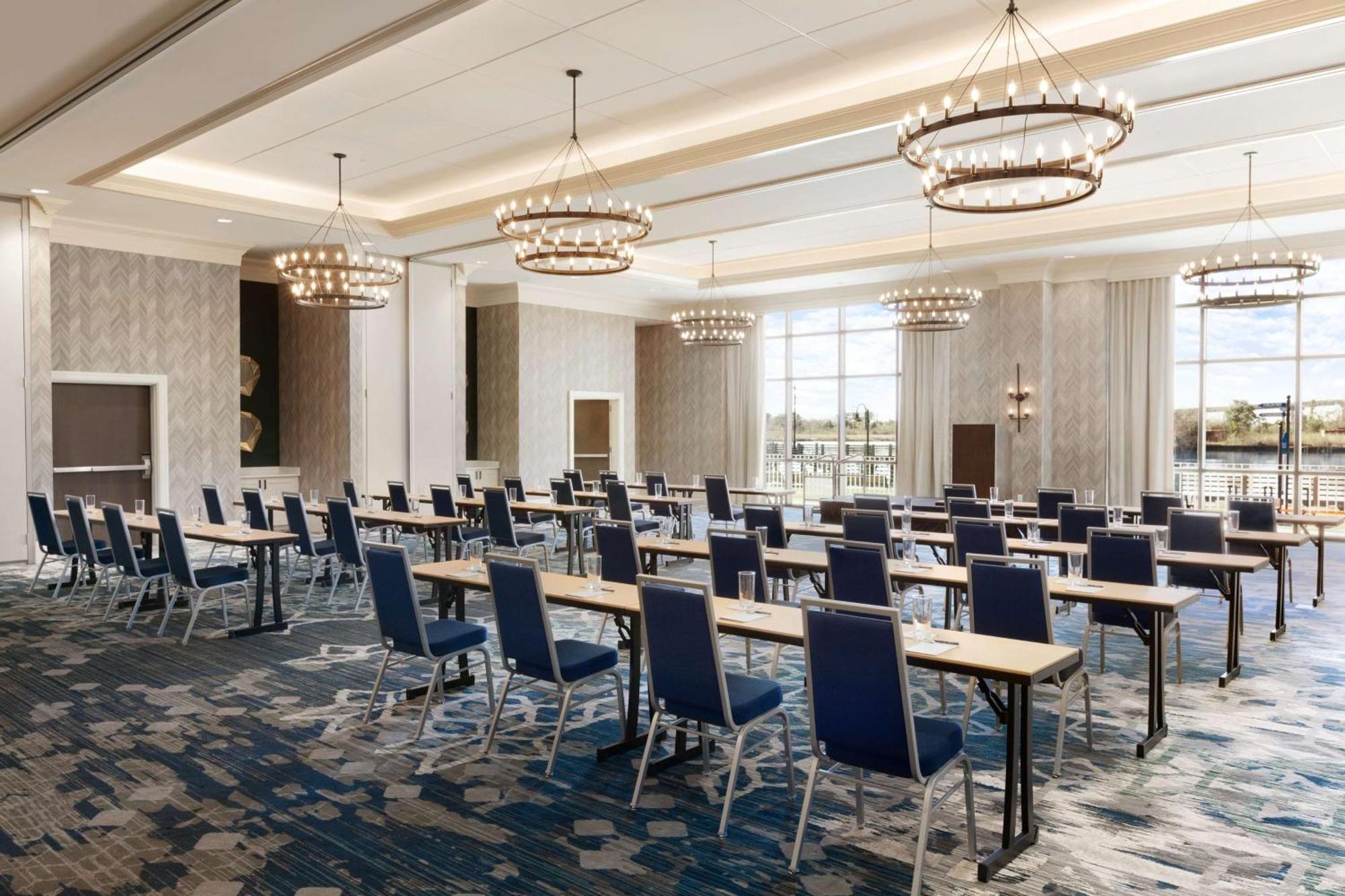 Embassy By Hilton Riverfront Hotel 4*